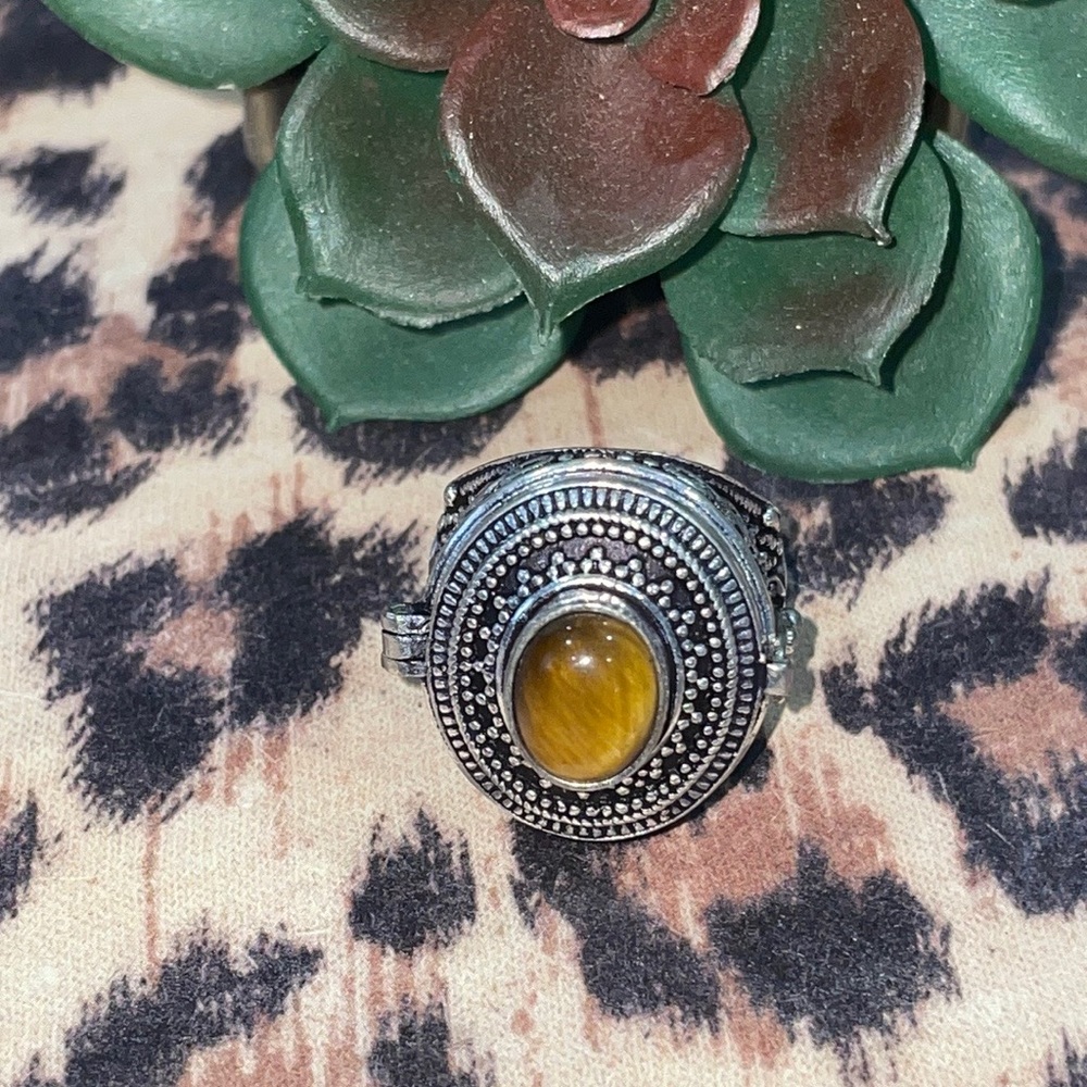 Poison Tiger Eye 👁️ Ring
